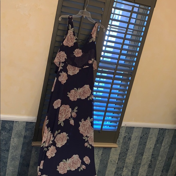 Lulu’s Gorgeous dress - So Pretty! Long dress, excellent condition! - Picture 13 of 16